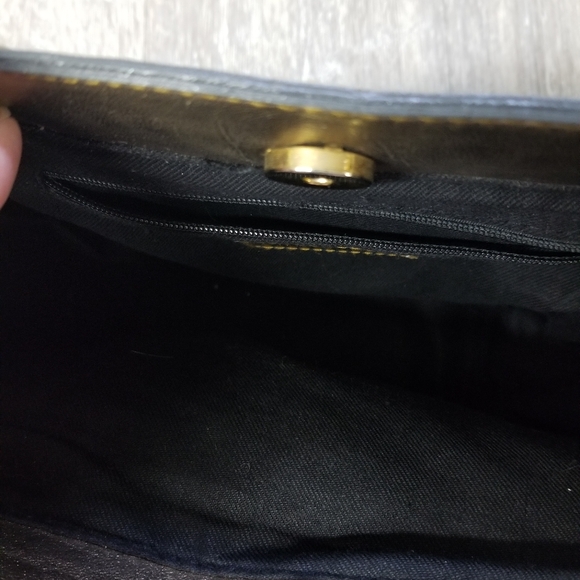 Gold metallic bucket tote - Picture 4 of 10